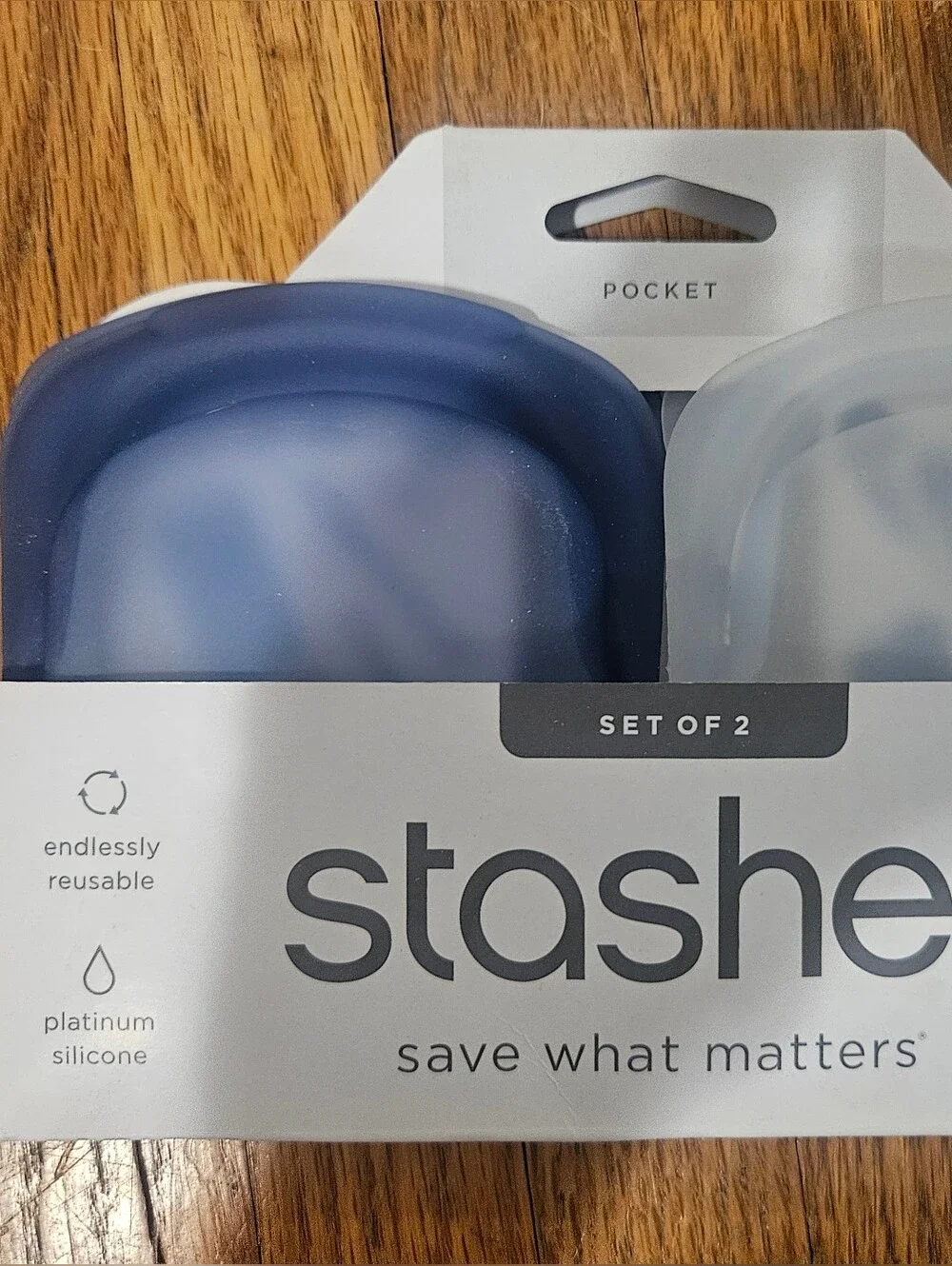 NWT Stasher Set of 2 Reusable Silicone Pouches in Light Blue & Clear